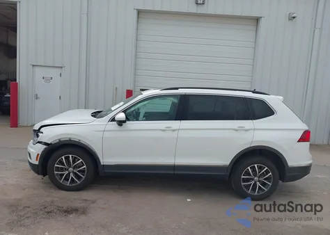 2020 Volkswagen Tiguan 2.0T Se/2.0T Se R-Line Black/2.0T Sel z USA, uszkodzony, nr VIN 3VV2B7AX2LM006165
